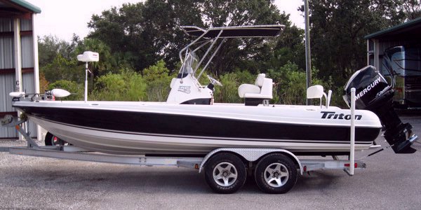 Photo of T-Topless on Triton 220LTS