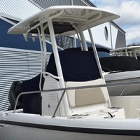 Photo of Boston Whaler Dauntless 210, 2019 Factory Hard-Top Console Reversible Pilot Seat Cover T-Top, viewed from Starboard Front 