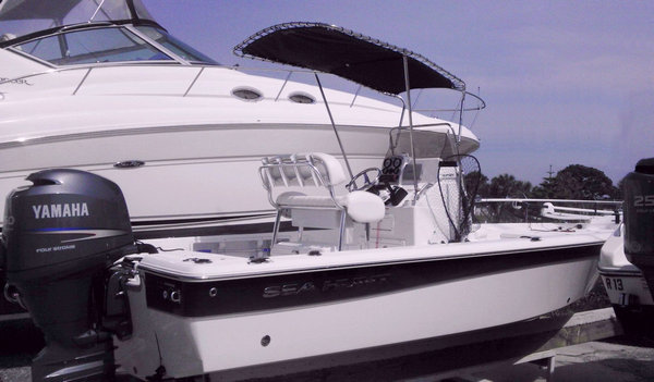 Shadow&trade; folding T-Top kit on 2012 Sea Hunt&reg; XP21&trade;